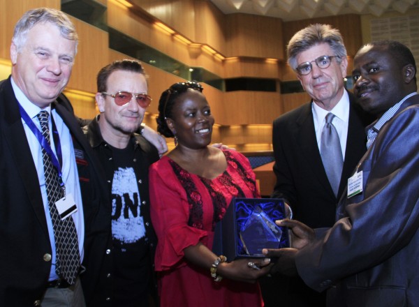 (L-R) ONE CEO Michael Elliott, Africa Director Dr. Sipho Moyo and Board Chairman Tom Freston present Executive Secretary of ANSAF Audax Rukonge with the 2013 ONE Africa Award.  Photo: ONE