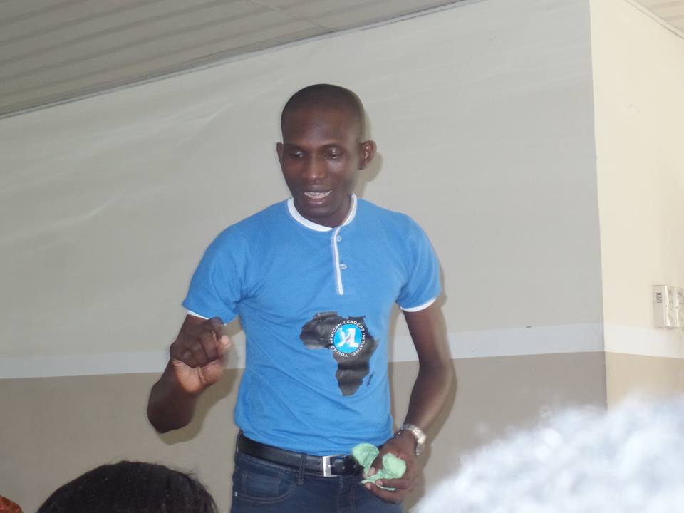 sipasi-speaking-at-a-yali-event