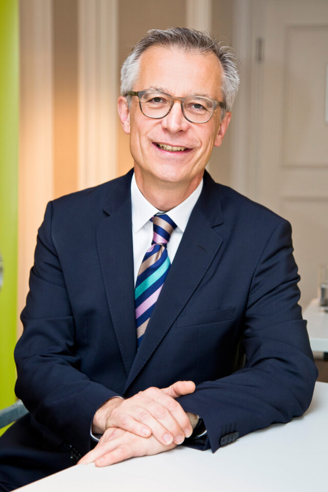 Dr. Moritz Kraemer