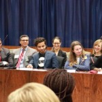 A New York, près de 10 jeunes âgés de 15 ans ont assisté à un débat avec Ahmad Alhemdawi, envoyé du Secrétaire général de l’ONU pour la jeunesse et Jackson Dougan, spécialiste du Secrétaire général de l’ONU pour la jeunesse.