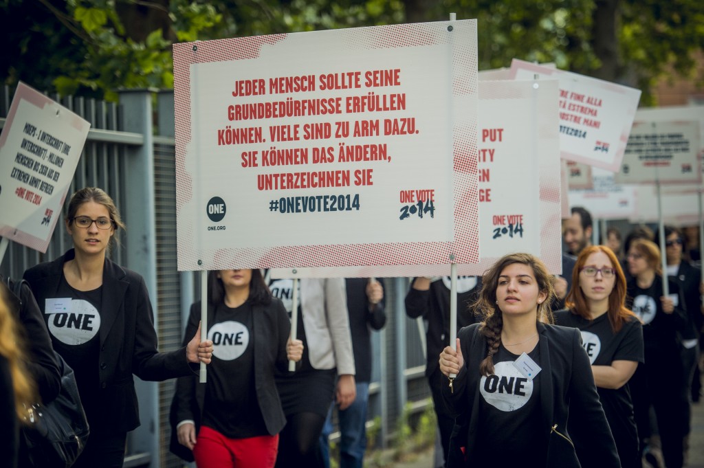 Youth Ambassadors marching to the European Parliament, carrying messages from ONE members. Photo: ONE/ Joris Bulckens