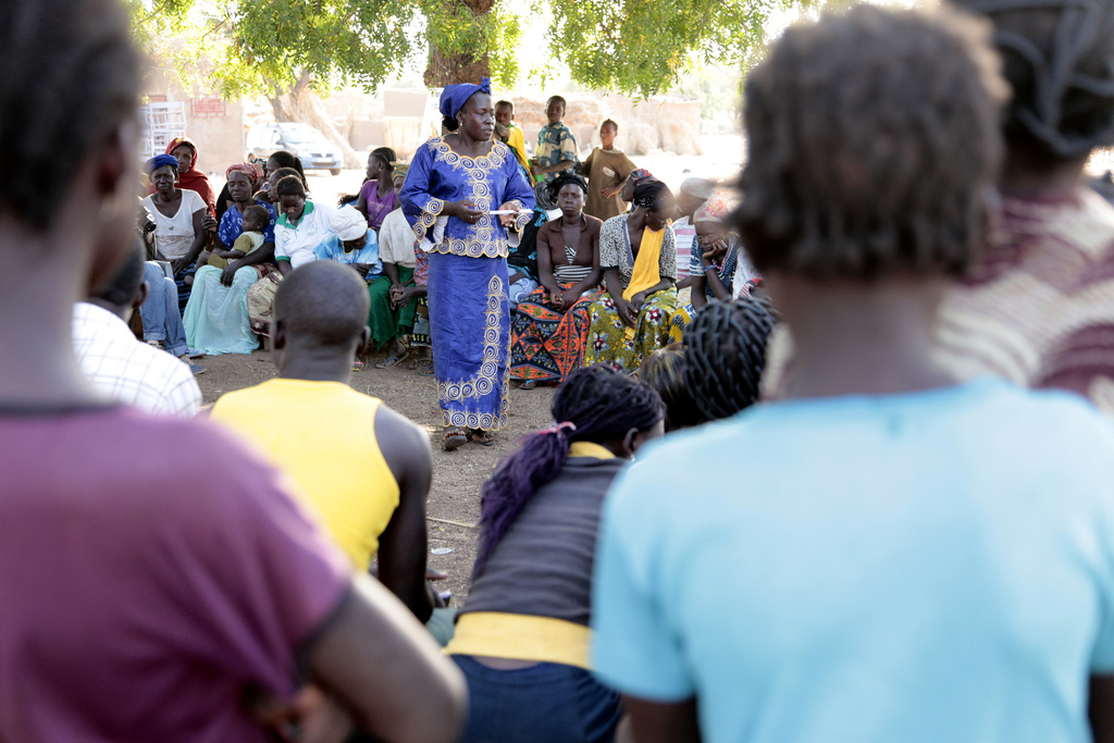 Peer educator, Rihanata Ouedraogo, leads a group discussion on FGM/C in Koassinga village, Burkina Faso. Credit: Jess Lea/DFID