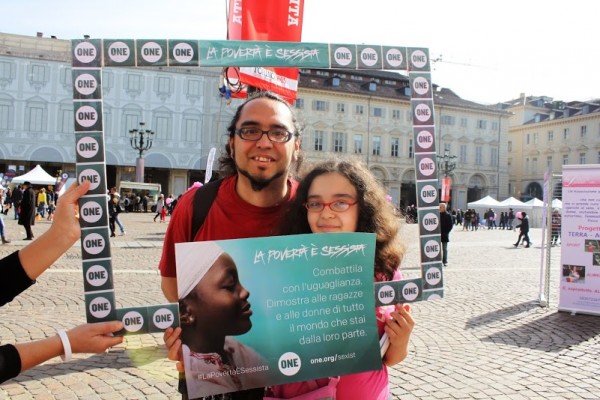 4. Father and daughter support the campaign #PovertyIsSexist in Turin