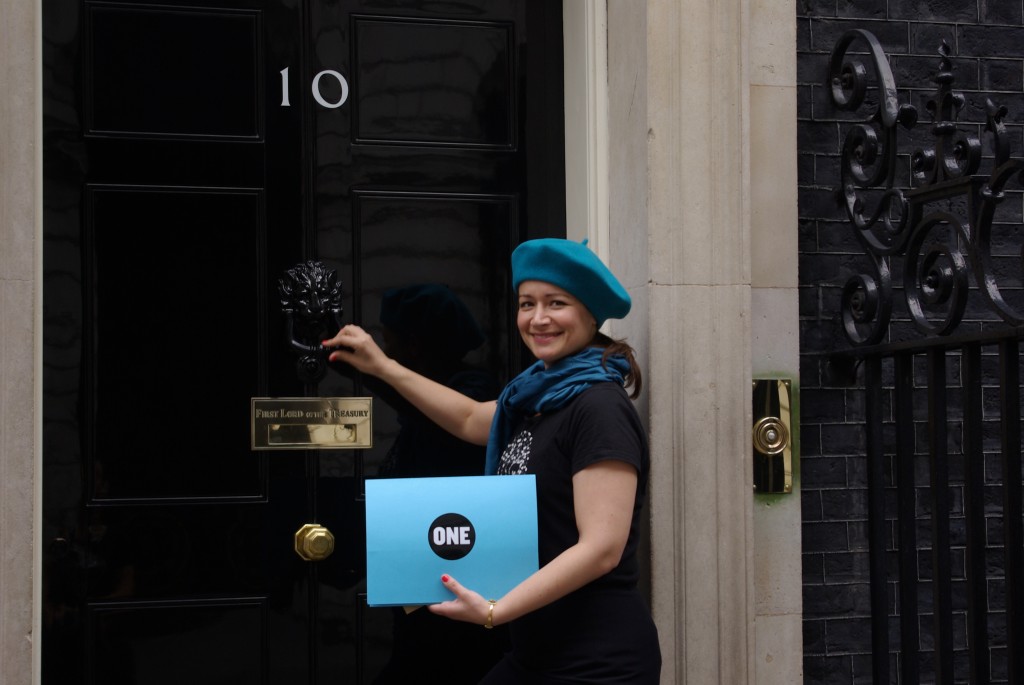 Saira delivers over 35,000 ONE Member signatures calling for the UK to crack down on phantom firms to 10 Downing Street.