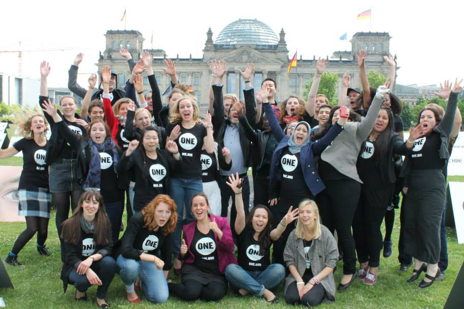 German Youth Ambassadors outside the Bundestag in Berlin in 2013. Photo: ONE
