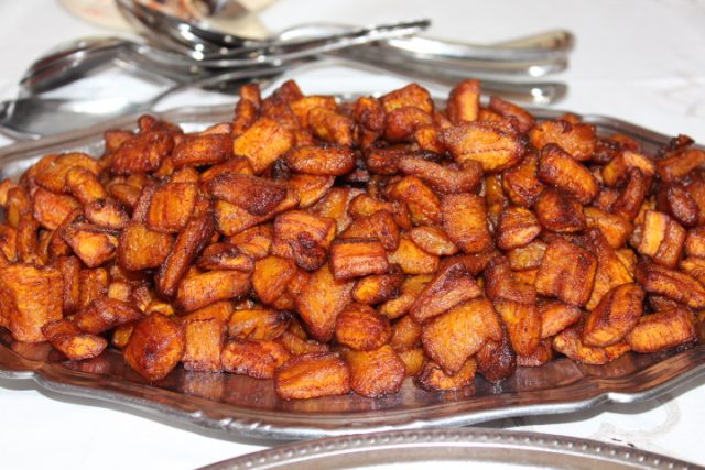 Fried plaintains. (Photo credit: Afrofoodie/Wikimedia Commons)