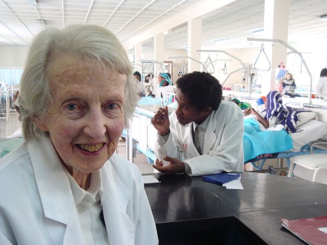 Dr. Hamlin at the Hamlin Fistula Hospital, Ethiopia 2009. (Photo credit: Lucy Horodny/AusAID)