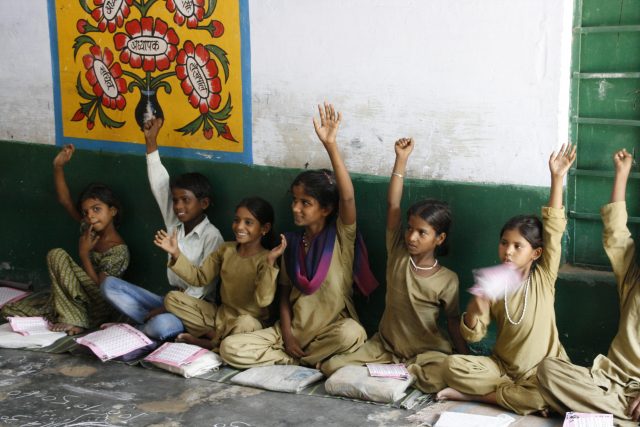Girls in school in India. (Photo: Francisca de Iruarrizaga | J-PAL/IPA)