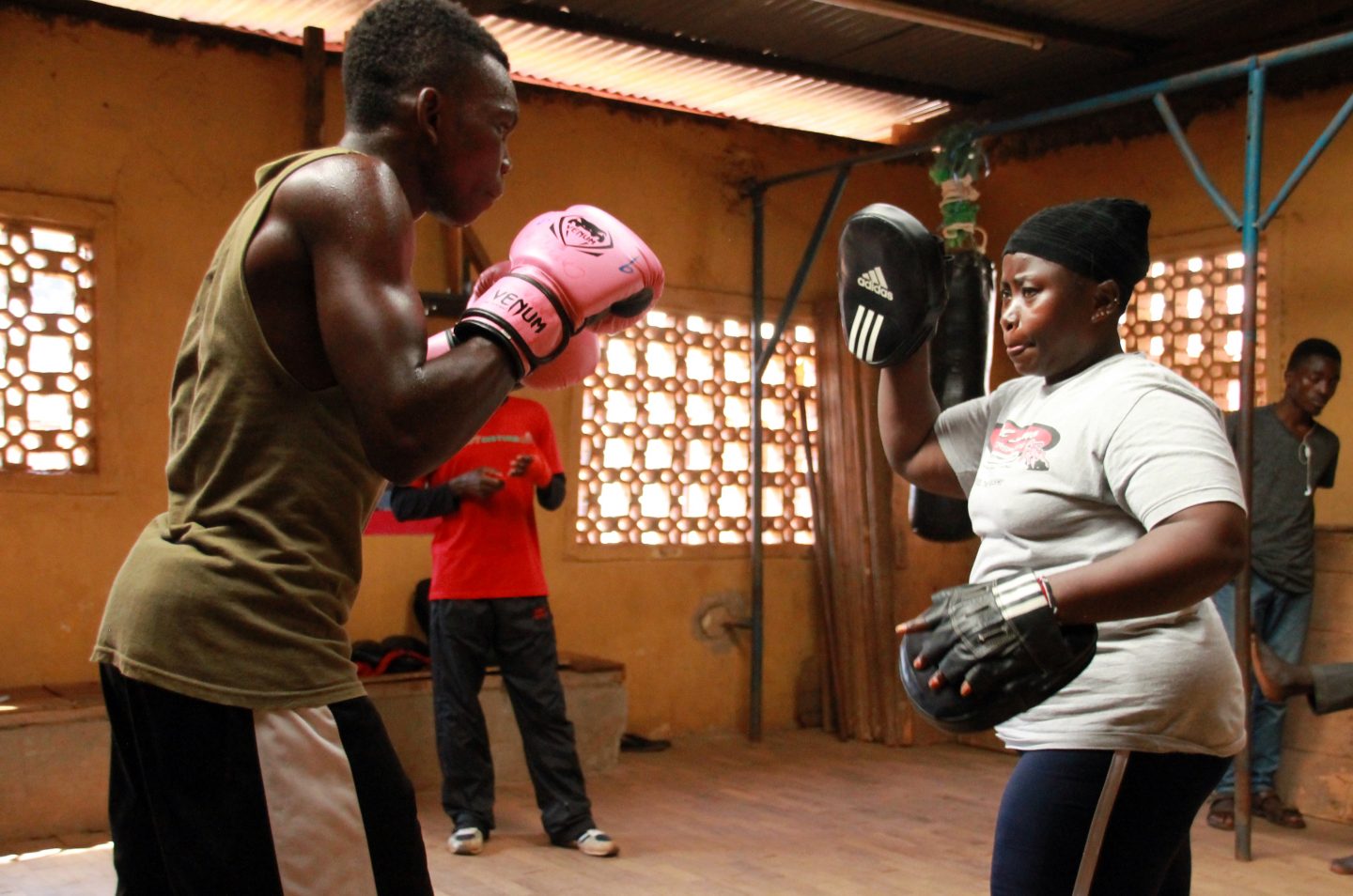 Doing boxing. О Шаки Фостер боксер. О'Шаки Фостер бокс. Do Boxing or go Boxing. Boxing do или go.